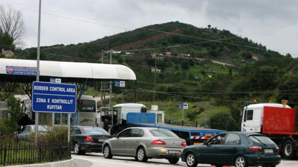 Συνέλαβαν Αλβανό που έκλεβε σκάφη και αυτοκίνητα